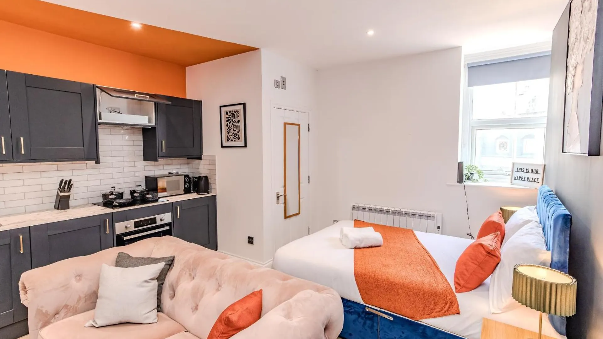 Super Central Studio Next To Shopping Center & Brighton Beach
