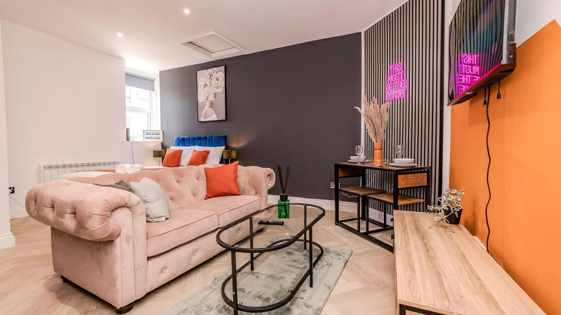 Super Central Studio Next To Shopping Center & Brighton Beach location