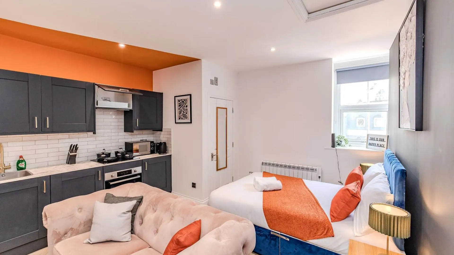 Super Central Studio Next To Shopping Center & Brighton Beach Apartment