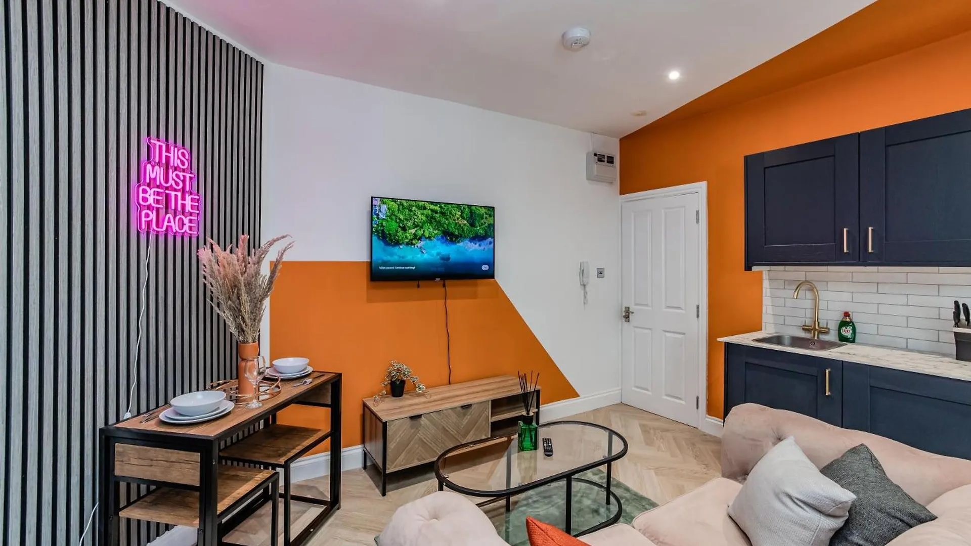 Super Central Studio Next To Shopping Center & Brighton Beach Apartment